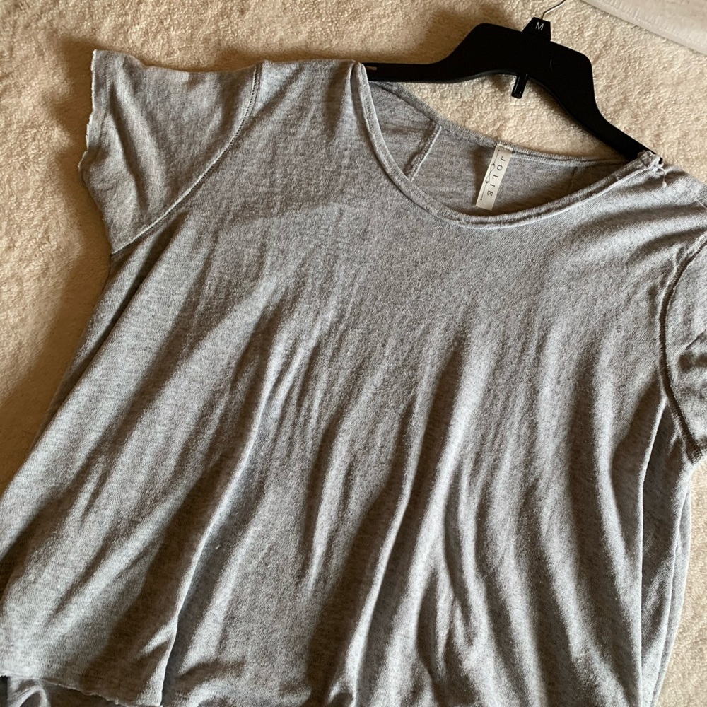 Women’s light grey knit top